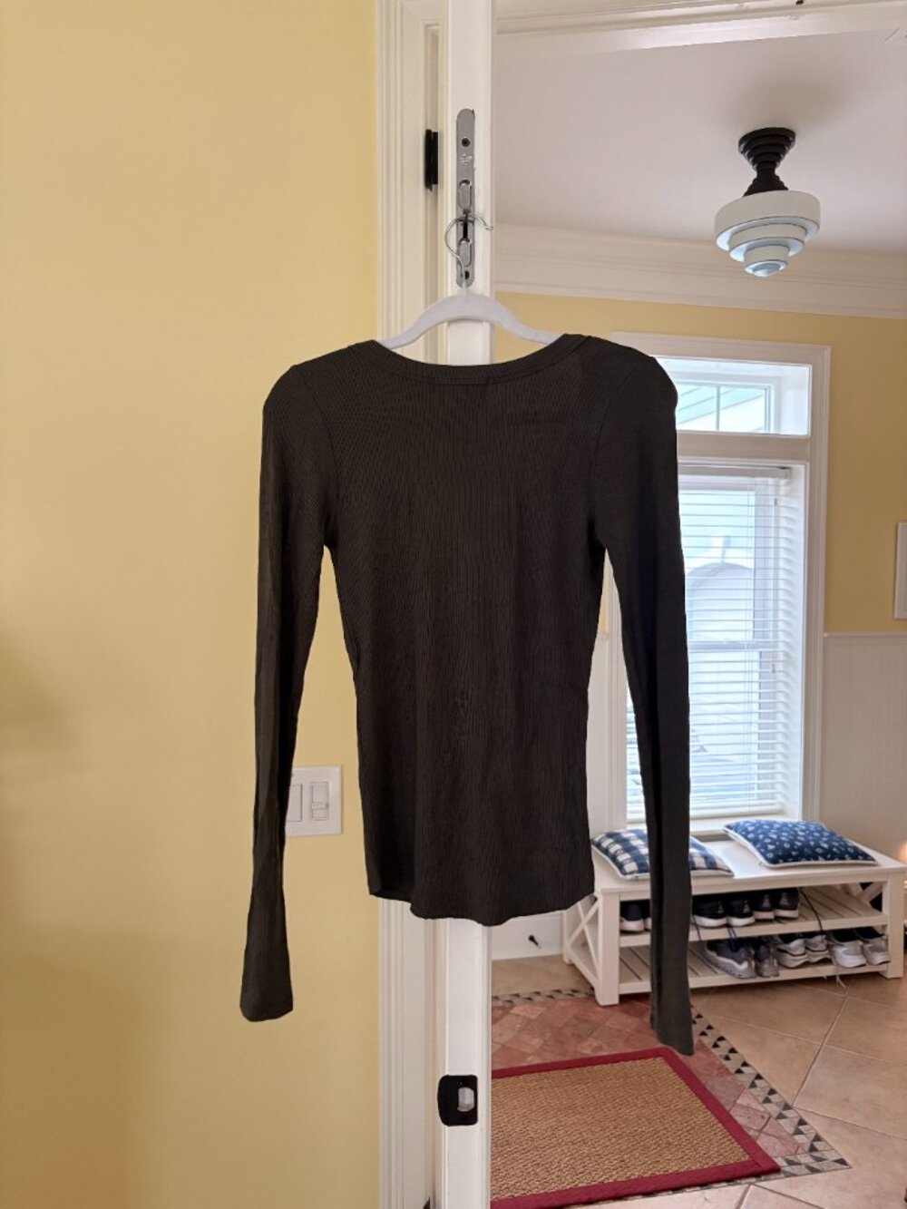 joah brown notched scoop long sleeve rib top (s/m) - Picture 2 of 3